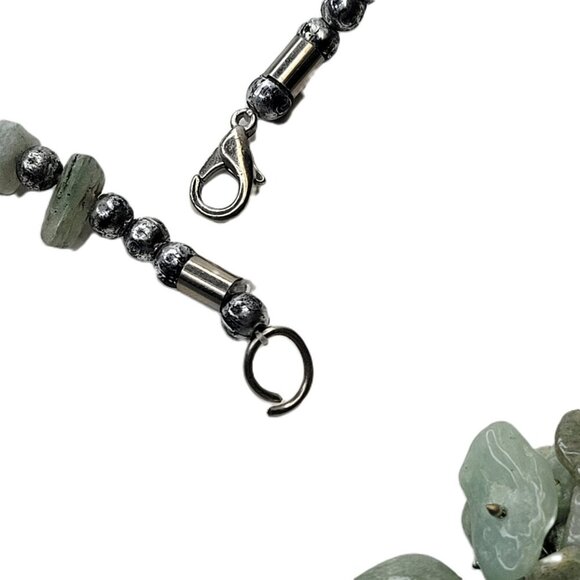 Green Necklace with Green Beads and Irregular Chip Stones - Picture 6 of 8